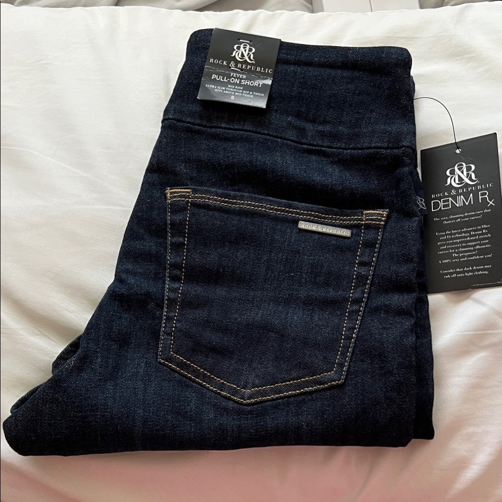 Rock & Republic Indigo Pull on Mid Rise Denim Shorts